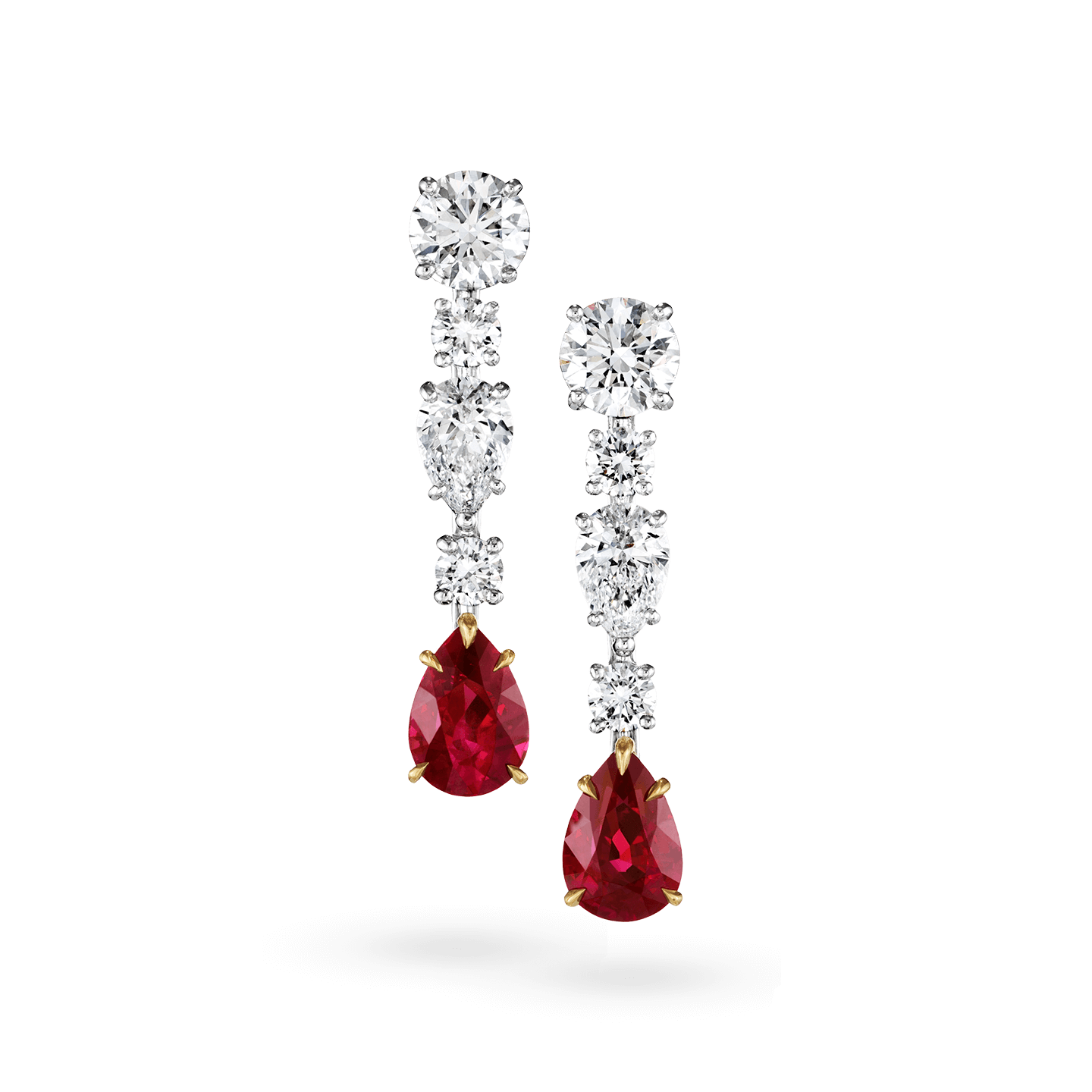 Vue de face de la Boucles d'oreilles en rubis et diamant