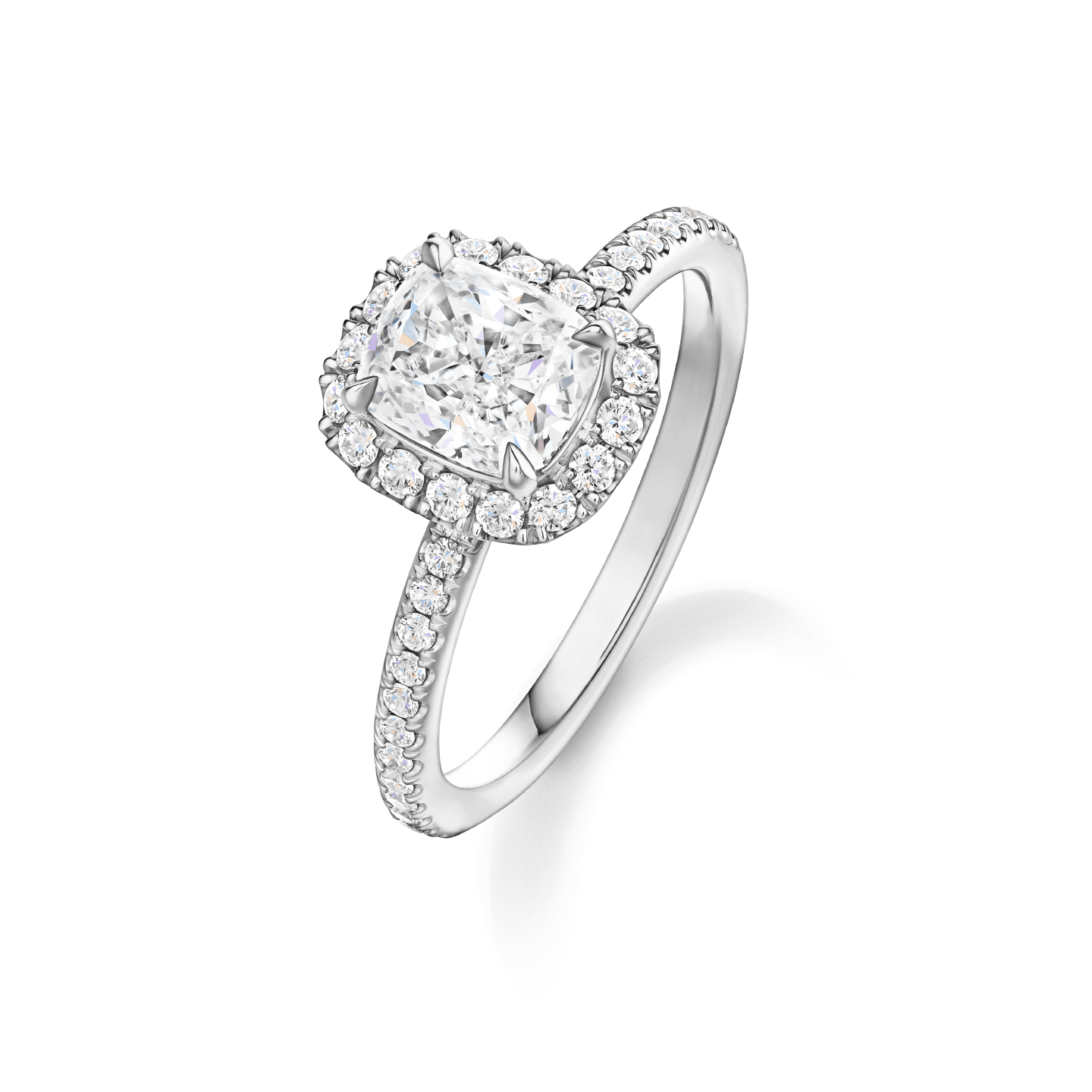 Vue en angle de la Bague de fiançailles The One diamant taille coussin et micropavage