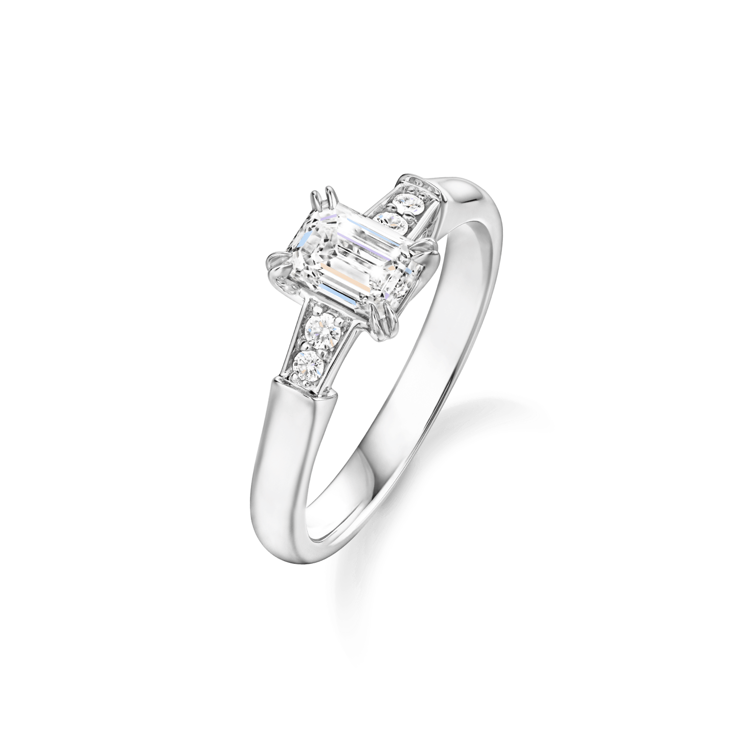 Vue en angle de la Bague de fiançailles Tryst diamant taille émeraude