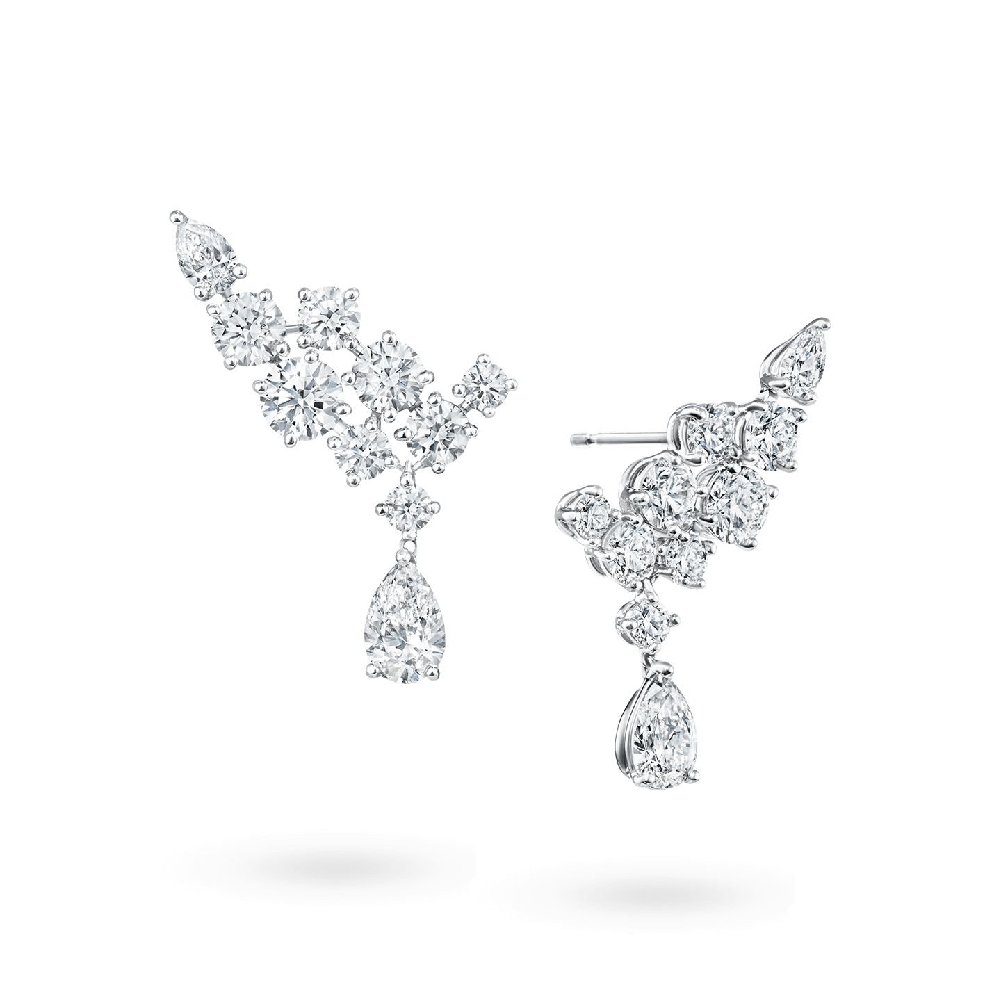 Vue en angle de la Boucles d'oreilles Sparkling Cluster en diamant