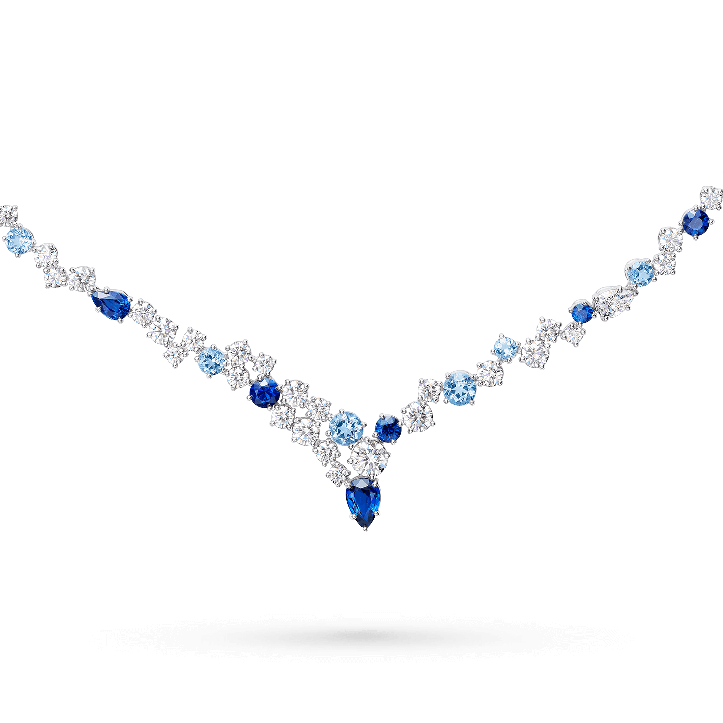 Vue rapprochée deCollier Sparkling Cluster en saphir, aigue-marine et diamant