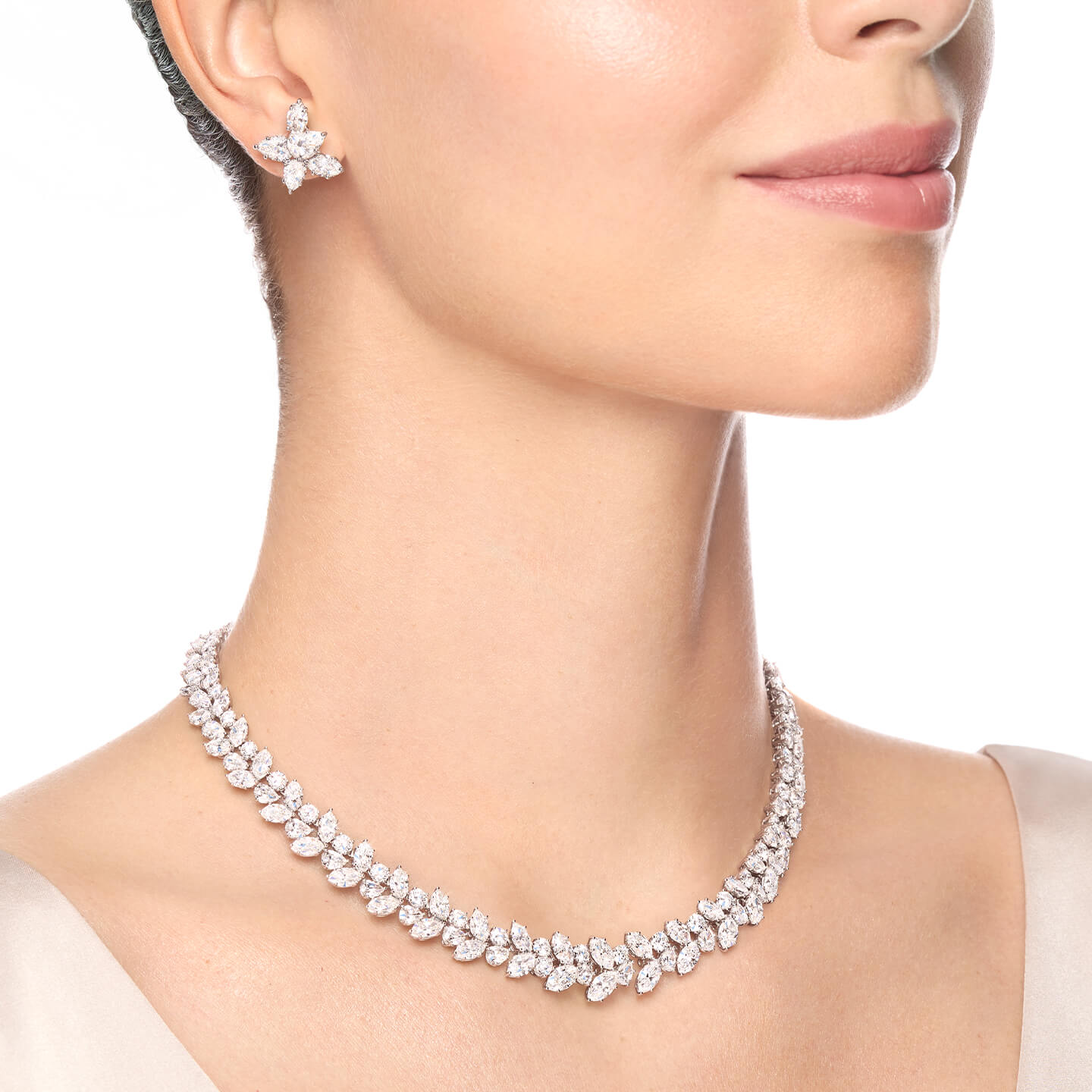 Winston Cluster Diamond Wreath Necklace on a model angled