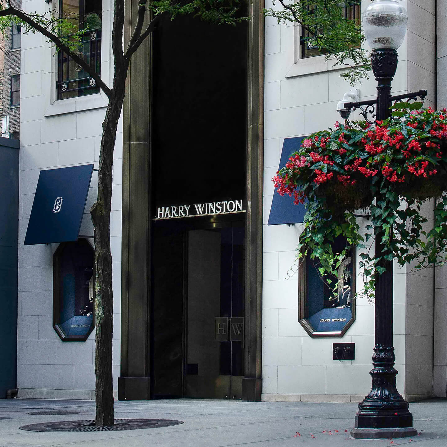 Façade of the Harry Winston Chicago Salon